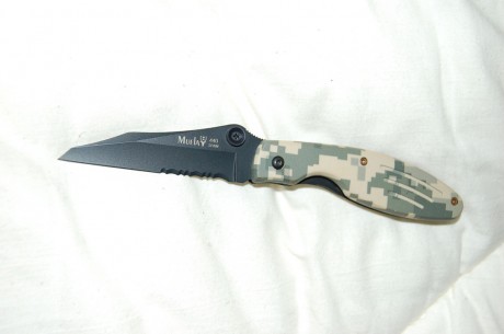 Vendo navaja Muela camo digital sin uso, con caja. Viene de exposición, tal cual se ve en las fotos. No 00