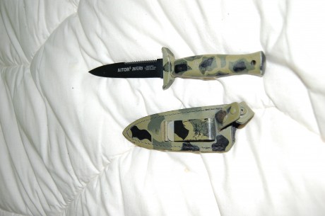 Vendo Aitor botero camo, el antiguo, con vaciado plano. No tiene uso, aunque el mango y la funda tienen 01