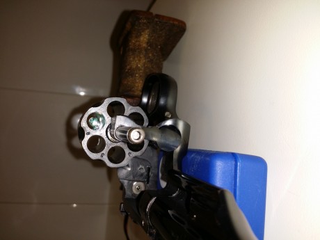 Vendo Revolver 357 magnum Llama Comanche III de 6", pues ya tengo un Python del mismo calibre y necesito 11