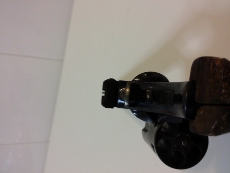 Vendo Revolver 357 magnum Llama Comanche III de 6", pues ya tengo un Python del mismo calibre y necesito 21