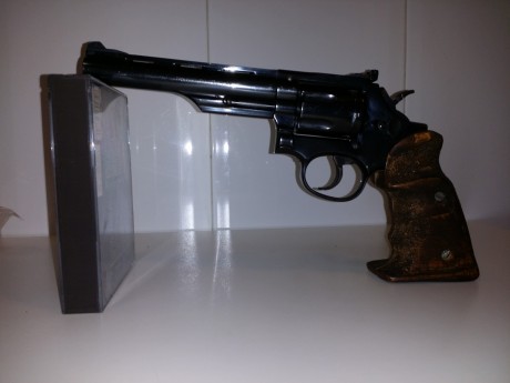 Vendo Revolver 357 magnum Llama Comanche III de 6", pues ya tengo un Python del mismo calibre y necesito 20
