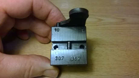 Hola amigos:
Vendo turquesa Pedersoli USA 307-362 de doble cavidad esférica, calibre .362 sin apenas uso.
Precio 01