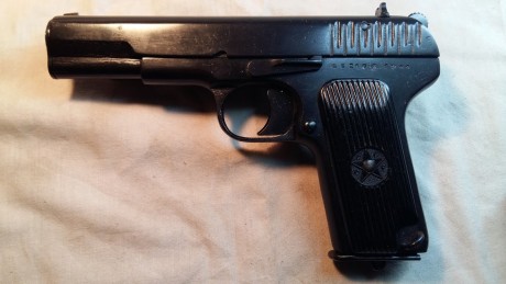 Vendo pistola Tokaret calibre 7,62 inutilizada por fresado en recamara para poner en Libro de Coleccionista 00