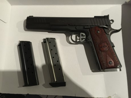 Vendo dos pistolas  es una sti trojan de 6 pulgadas lleva disparador infinity y el original de sti,tambien 02