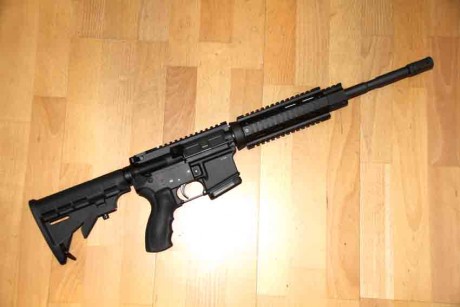 En estado impecable. Muy poco uso. Vendo AR15, calibre 222. Schmeisser alemán, tipo M4. Cañon 14,5", 10