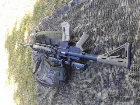   Buenas tardes

Pongo a la venta esta carabina:

S&W MP15 MOE TAN en calibre 22LR
Impecable estado 12