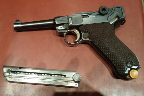 Vendo luger P08 en estado excelente todos los marcajes iguales 2 cargadores y guiada en F

Precio 1300€ 00