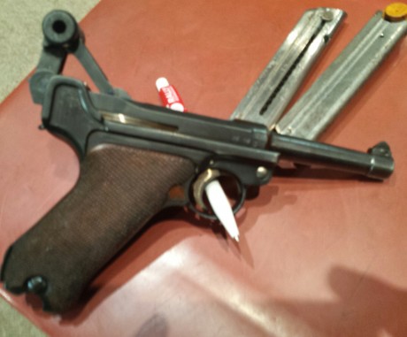Vendo luger P08 en estado excelente todos los marcajes iguales 2 cargadores y guiada en F

Precio 1300€ 11
