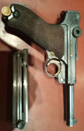 Vendo luger P08 en estado excelente todos los marcajes iguales 2 cargadores y guiada en F

Precio 1300€ 10
