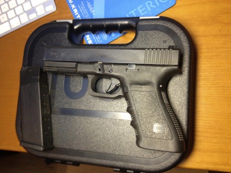 Vendo  GLOCK 21 Cal 45.
Estuche GLOCK , dos cargadores, pieza de ayuda de carga y manual de instrucciones.
Precio: 40