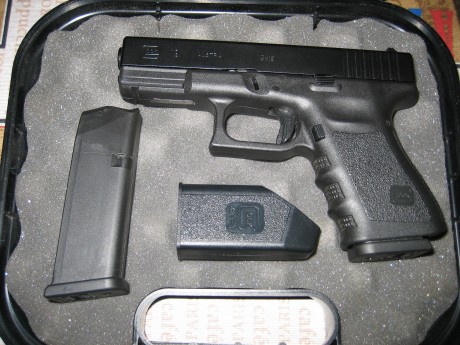  IMG_1131(1).JPG Vendo pistola Glock modelo 19, guiada con F, los portes van por cuenta del comprador 00