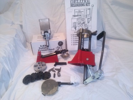 En venta de nuevo Lee turret 4 posiciones 140 eur, con empistonador añadido al kit, ahora con envio
Esta 00