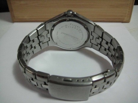 Vendo reloj CITIZEN en perfecto estado con solo leves marcas de uso:

Reloj Citizen.
Colección Quartz.
Maquinaria 02