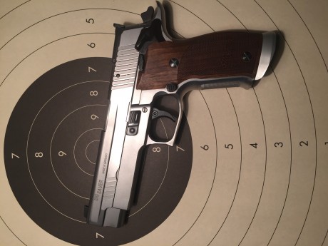 Para hacer sitio en  el armero vendo mi Sig Sauer P226 S de 9 mm. parabelum, con pocos tiros, siempre 02