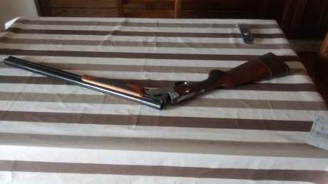 Benelli Urbino.
Cañón de 71 cm y choques intercambiables. 
Un gatillo con selector de tiro. 
Escopeta 00