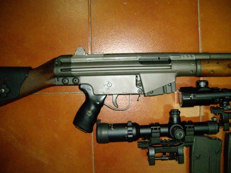 HOLA VENDO MI CETME Y LOS ACCESORIOS QUE SE VEN EXCEPTO LOS VISORES(CARGADORES,CARRILLERA,MONTURAS STANAG 01