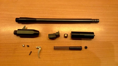 Hola, pongo a la venta el siguiente lote de piezas de la CP1:
Cañon del 5,5  con toricas y con adaptador 00