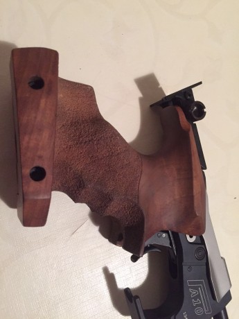 Un compañero de club me encarga que le anuncie la venta de una pistola TESRO PA10-2 Junior cacha S el 01