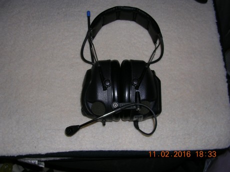 Hace unos días y mediante un cambio conseguí estos cascos, son válidos para tiro, tienen radio y sirven 00