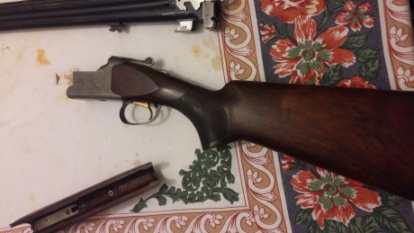Se vende superpuesta Browning B525 de caza. Cañones de 71cm, chokes intercambiables, gatillo unico, selector 12
