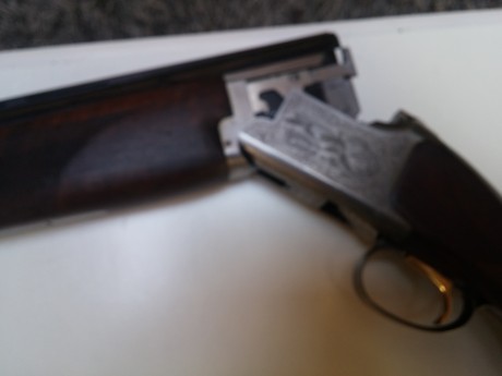 Se vende superpuesta Browning B525 de caza. Cañones de 71cm, chokes intercambiables, gatillo unico, selector 10