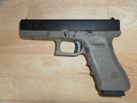 Vendo una Glock17 Green, osea verde, en buen estado y con tres cargadores, desconector de dos kilos y 02