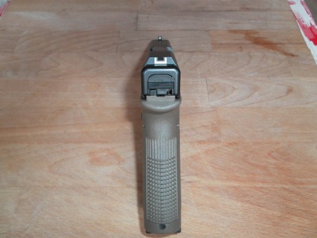 Vendo una Glock17 Green, osea verde, en buen estado y con tres cargadores, desconector de dos kilos y 01