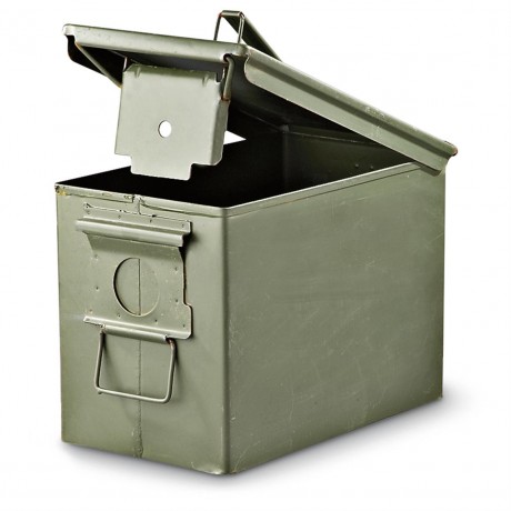 Tengo algunas cajas de municion usadas por el ejercito, son de acero y con cierre estanco, la tapa es 01