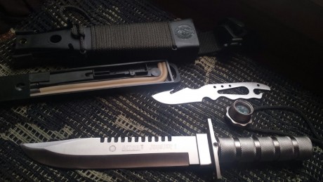 Vendo esta réplica exacta de un cuchillo Aitor Jungle King 1, nunca se ha usado, tiene un buen filo sólo 01