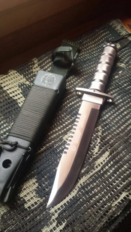Vendo esta réplica exacta de un cuchillo Aitor Jungle King 1, nunca se ha usado, tiene un buen filo sólo 00