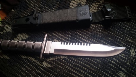 Vendo esta réplica exacta de un cuchillo Aitor Jungle King 1, nunca se ha usado, tiene un buen filo sólo 10