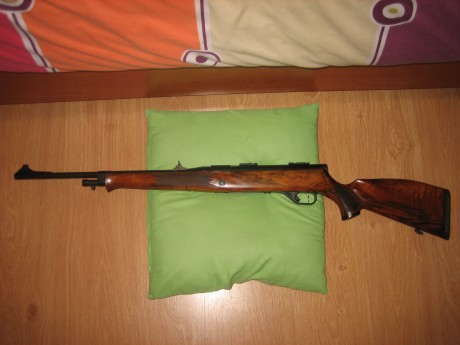 Vendo rifle Voere (Austriaco). Semiautomático, pero tiene un sistema para cambiar también a manual.30.06. 01