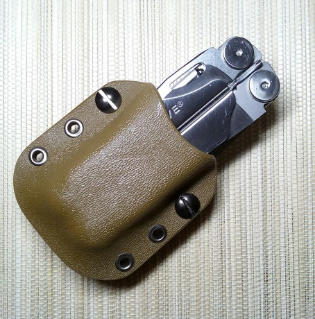 En venta dos fundas de kydex color marron de 2 mm para cuchillo Muela Rhino y Leatherman Wave.
Precios:24 02