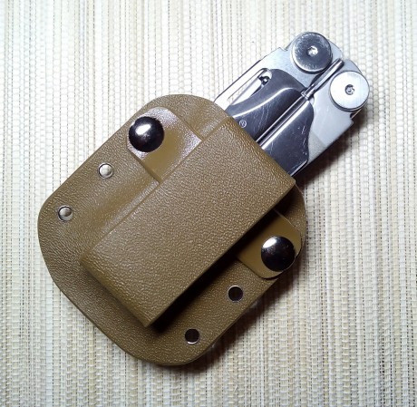 En venta dos fundas de kydex color marron de 2 mm para cuchillo Muela Rhino y Leatherman Wave.
Precios:24 01
