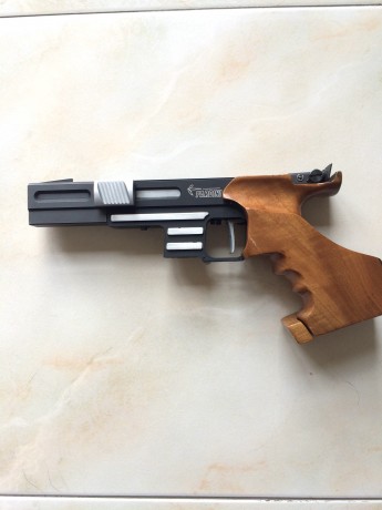 Hola a todos:
Se vende esta pistola Pardini HP del calibre 32  WC. Perfecta para Fuego Central. La compré 00