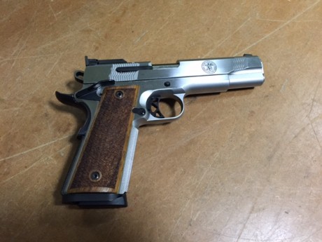 Vendo estas pistolas por no usar:

Una Smith & Wesson modelo 1911 del performance centre en acabado 12