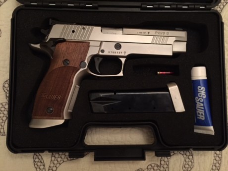 Vendo estas pistolas por no usar:

Una Smith & Wesson modelo 1911 del performance centre en acabado 11