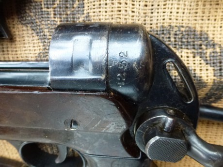 Hola. Pongo en venta mi subfusil alemán "MP-40" bnz. 43, el subfusil esta inutilizado únicamente 12