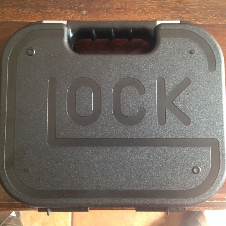 Vendo Glock 17 9x19 cuarta generación comprada en Mayo del 2015, miras de tritium metal,originales y otra 00