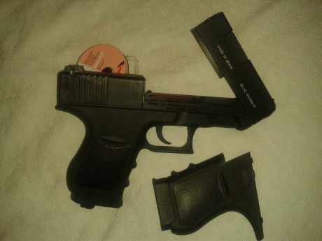 Vendo por no utilizar pistola GAMO CO2 calibre 4, 5, esta seminueva, con su estuche, manuales etc, solo 00