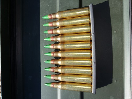 Vendo peines para 10 cartuchos del calibre 222 y derivados. Son los que lleva el US Army para llenar los 02