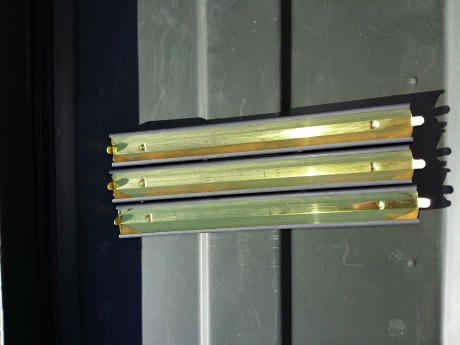 Vendo peines para 10 cartuchos del calibre 222 y derivados. Son los que lleva el US Army para llenar los 11