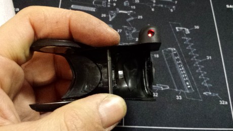 Hola vendo laser Grip para Glock lo tuve montado en una Glock 17 3a GEN, pero si no me equivoco es compatible 11