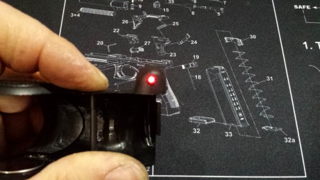 Hola vendo laser Grip para Glock lo tuve montado en una Glock 17 3a GEN, pero si no me equivoco es compatible 10