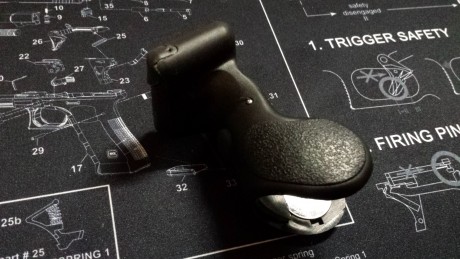 Hola vendo laser Grip para Glock lo tuve montado en una Glock 17 3a GEN, pero si no me equivoco es compatible 21