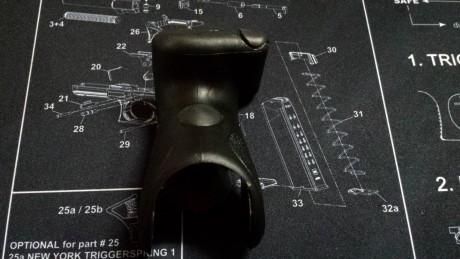 Hola vendo laser Grip para Glock lo tuve montado en una Glock 17 3a GEN, pero si no me equivoco es compatible 20