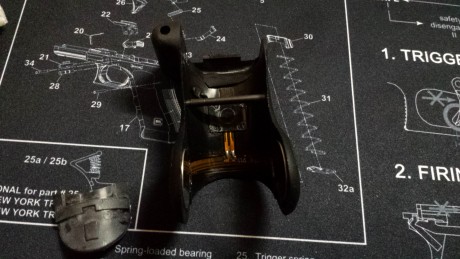 Hola vendo laser Grip para Glock lo tuve montado en una Glock 17 3a GEN, pero si no me equivoco es compatible 30