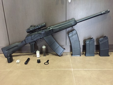 Vendo escopeta Saiga 12/76, con varios cargadores y válvulas de gases.
La escopeta esta nueva como se 01