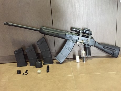 Vendo escopeta Saiga 12/76, con varios cargadores y válvulas de gases.
La escopeta esta nueva como se 00