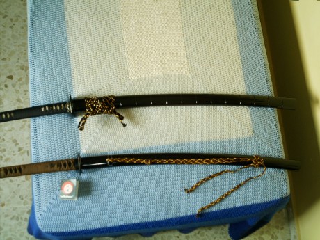 hola a todos,como no tengo mucha idea de katanas queria preguntar a los expertos sobre la calidad de las 112